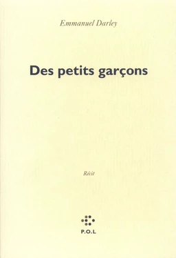 Des petits garçons