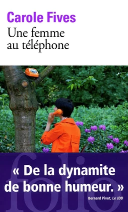 Une femme au téléphone